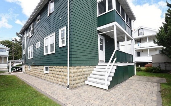 Building Photo - 77 Linwood St