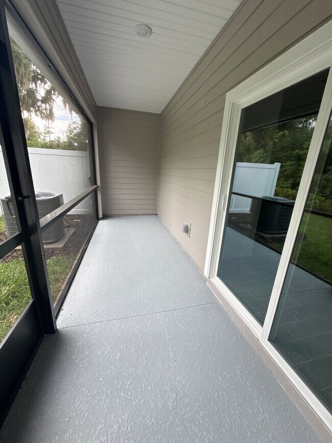 Building Photo - Oak Hammock Preserve Townhomes - New Construction - 3/2.5/1 1672 sqft ***Won't Last***