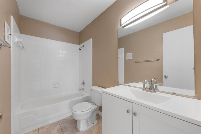 Building Photo - 9700 Leawood Blvd