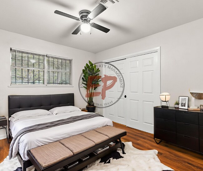 Building Photo - 401 Carver Ave