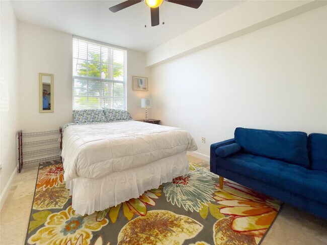 Building Photo - 1900 Van Buren St