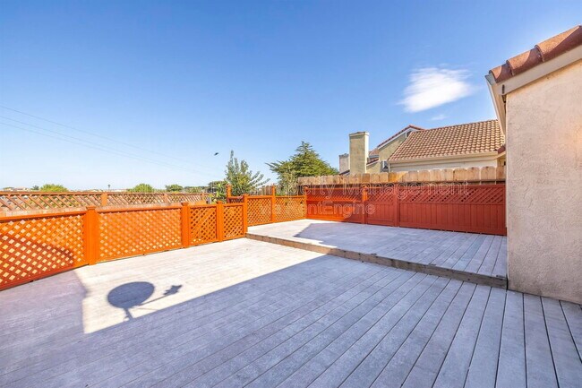 Building Photo - 143 Seal Ct