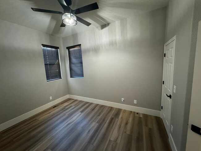 Building Photo - 5551 Barcelona Ct