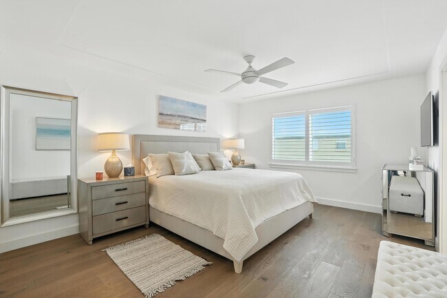 Building Photo - 9517 Gulf Shore Dr