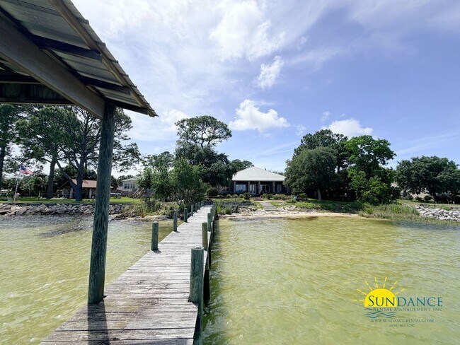 Building Photo - Beautiful Waterfront Property Near The Pallet Bar, Convenience Stores & Goofy Golf!