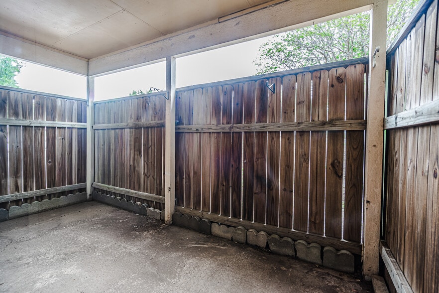 Building Photo - Room in Condo on Beauregard Cir