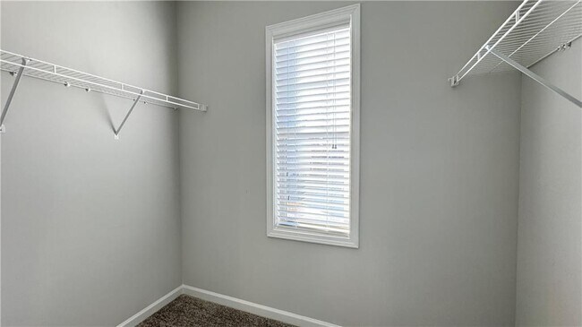 Building Photo - 4587 Silver Oak Dr SW