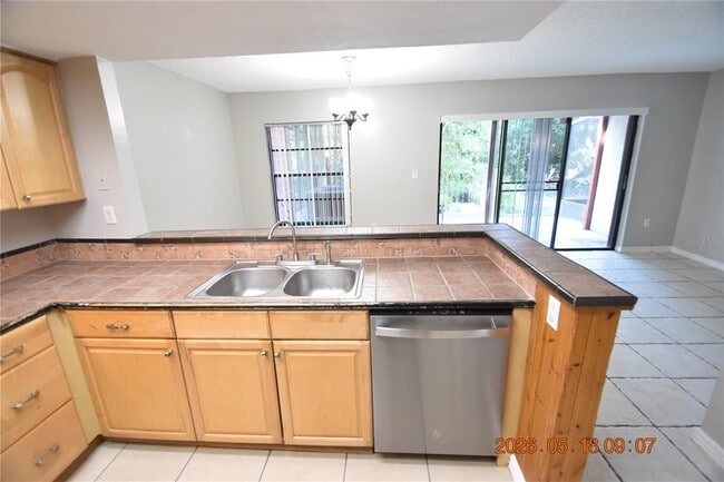 Building Photo - 625 Fairwood Forest Dr