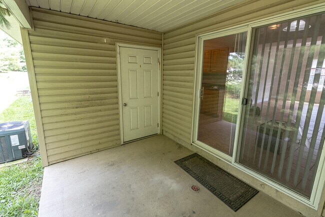 Building Photo - 1633 Citadel Dr