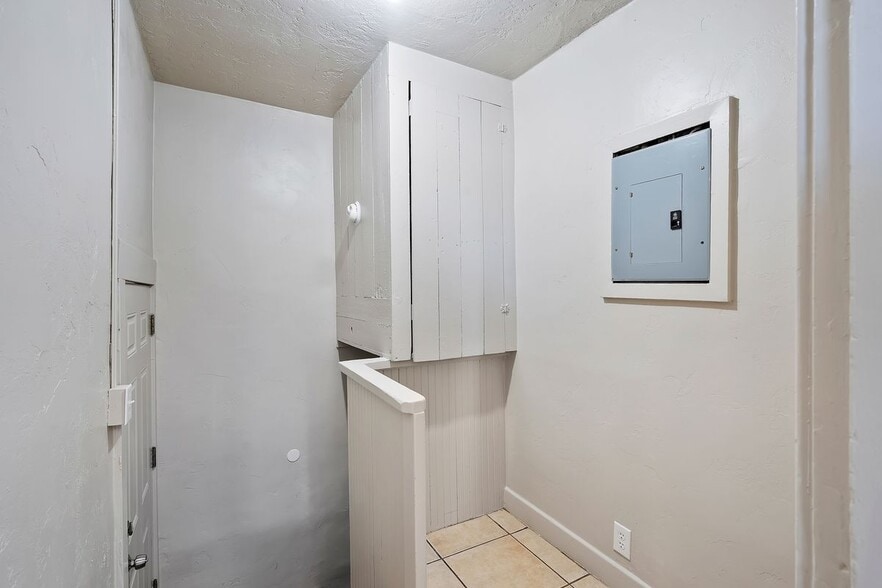 Building Photo - 212 Patterson St