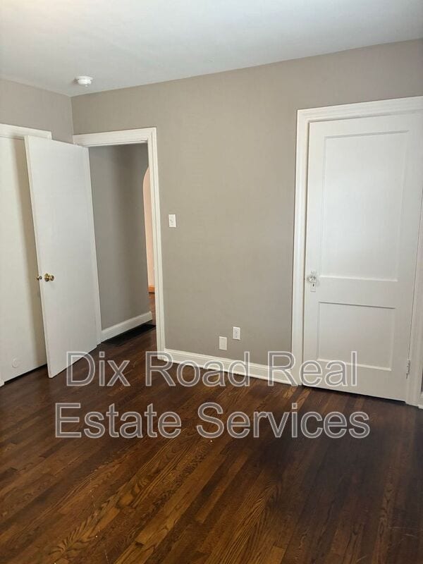 Building Photo - 112 Iroquois Ave