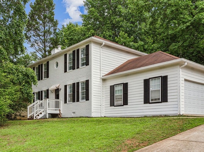 Building Photo - 3 bed 3 bath in Jonesboro!