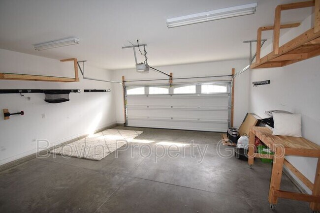 Building Photo - 441 Stonebriar Ave