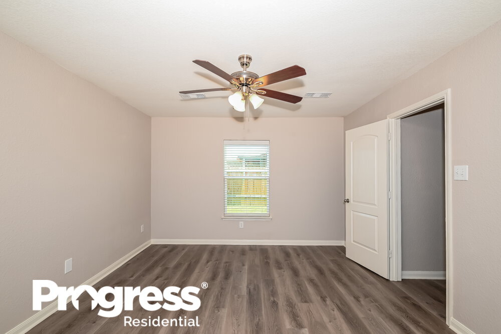 Building Photo - 1327 Chapman Dr
