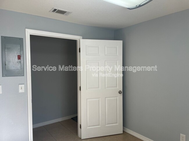 Building Photo - 5067 Serry Ln