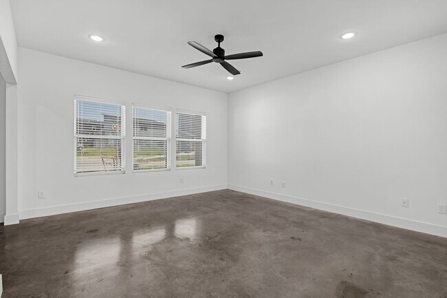 Building Photo - NOW LEASING!  4 bed, 4.5 bath modern home