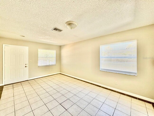 Building Photo - 629 Wildwood Way