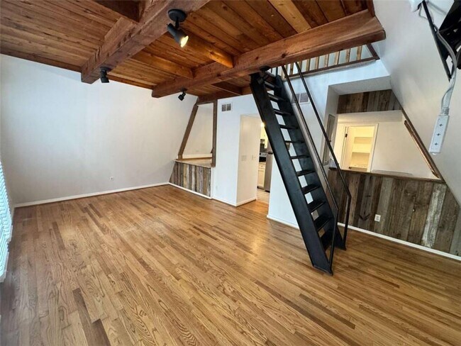 Building Photo - 2475 Hawk Creek Trail