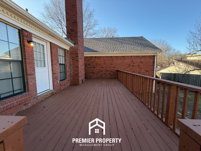 Building Photo - Newly Renovated 3BR Memphis Home with Vaulted Ceilings, Fireplace & Fenced Yard