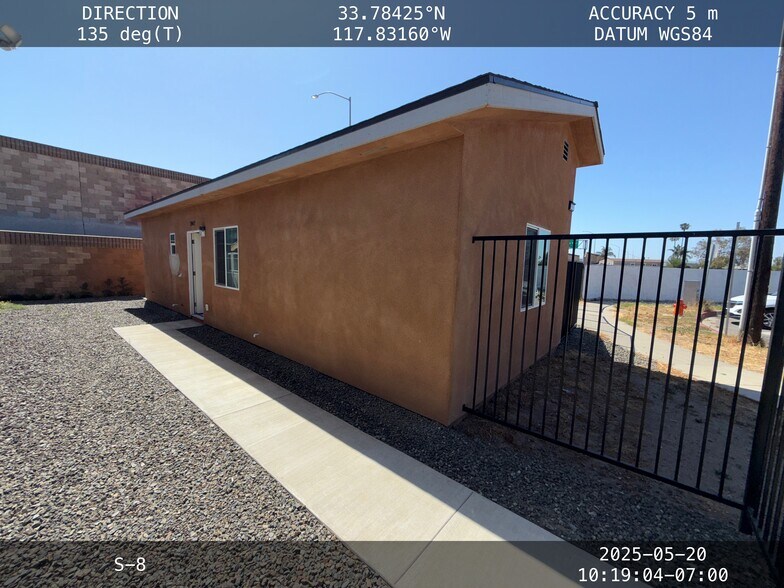 Building Photo - 2047 E Palmyra Ave