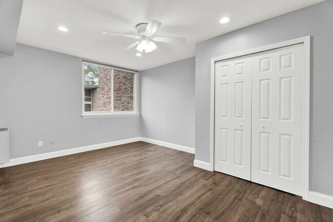 Building Photo - Welcome Home, Newly Remodeled Condo