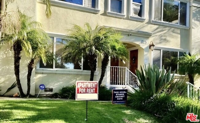 Building Photo - 825 12th St