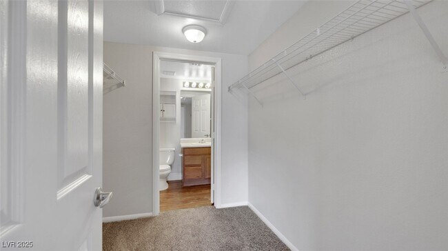 Building Photo - 492 Parrot Beak St