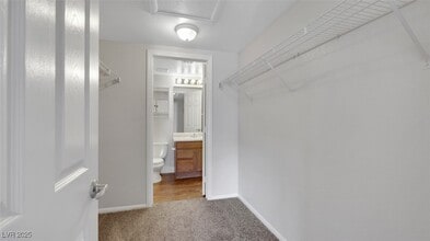 Building Photo - 492 Parrot Beak St