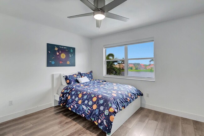 Building Photo - 10872 Tamoron Ln