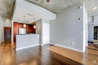 Building Photo - 360 Nueces St