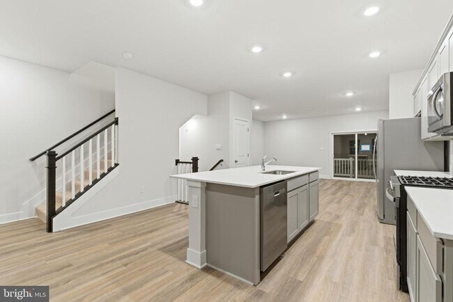 Building Photo - 5217 Manor Park Dr