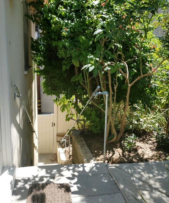 Building Photo - 3326 Floyd Ter Los Angeles, CA 90068