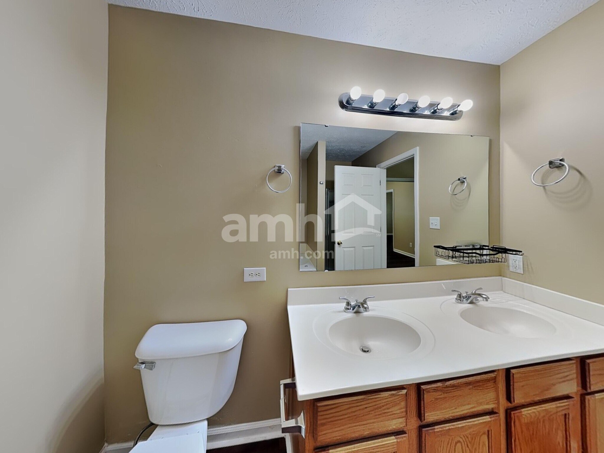 Building Photo - 2493 Monarchy Ln