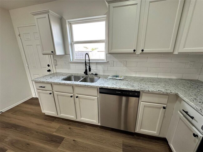 Building Photo - 4613 SE 78th St