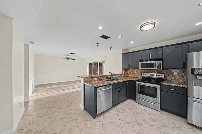 Building Photo - 5789 Woodland Point Dr