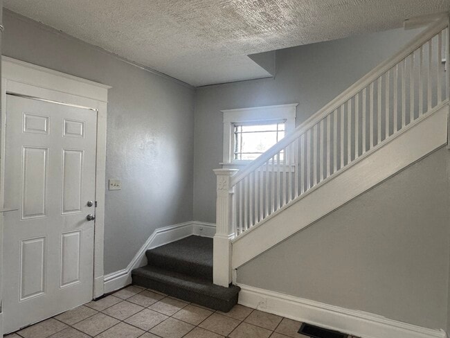 Building Photo - 321 Albert Ave