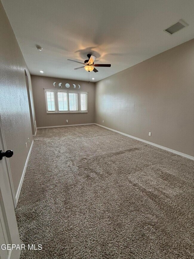 Building Photo - 12551 New Dawn Dr