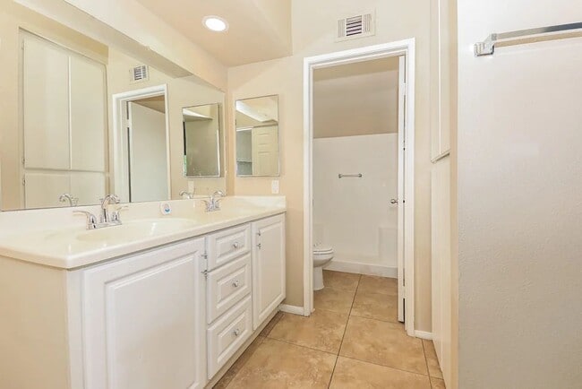 Building Photo - 11419 Rancho La Brea Dr