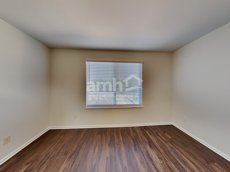 Building Photo - 4990 Hawk Meadow Dr