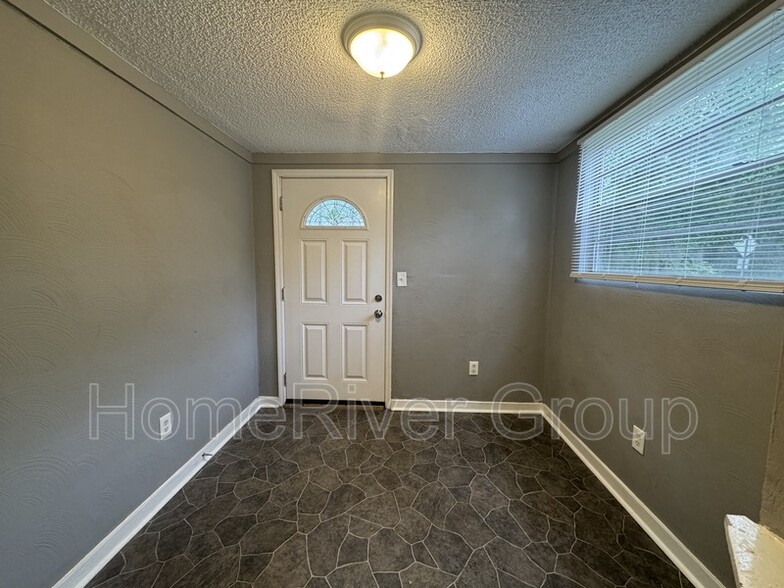 Building Photo - 204 E 48th St