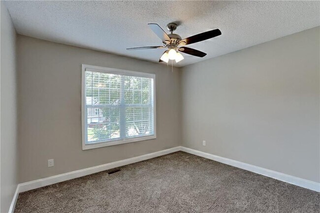 Building Photo - 3820 Pheasant Run Trce