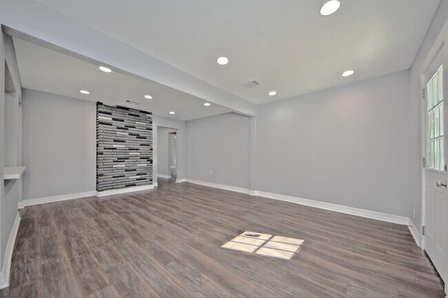 Building Photo - 3834 Rosedale St