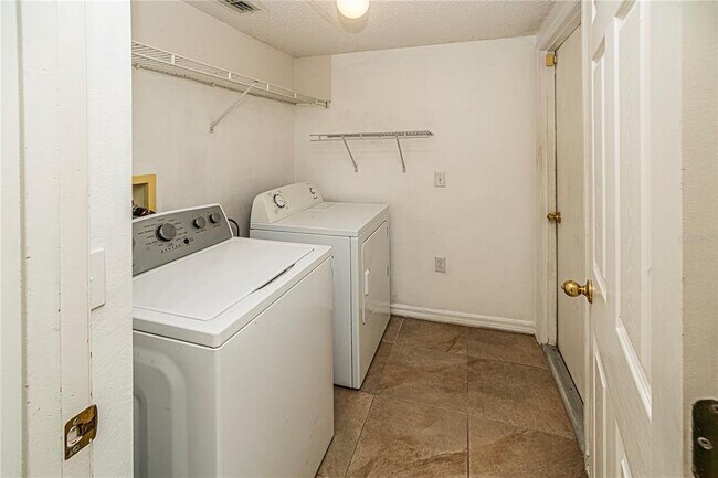 Building Photo - 3838 Stonefield Dr