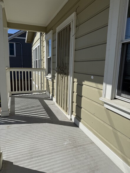 Building Photo - 1813 Saint Charles St