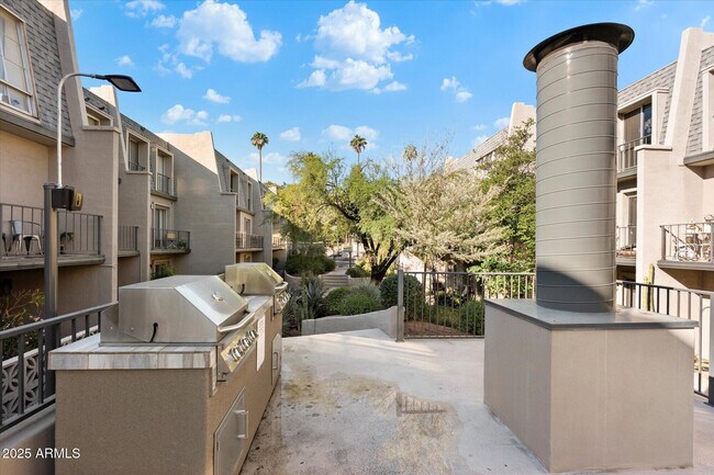 Building Photo - 1018 E Osborn Rd