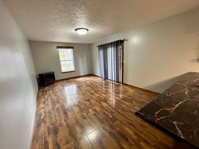 Building Photo - Beautiful 3 level home on a quiet cul-de-sac in Greenbrier Knolls--AVAILABLE NOW!!!!