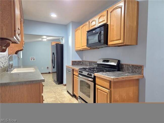 Building Photo - 2956 Hayne Rd