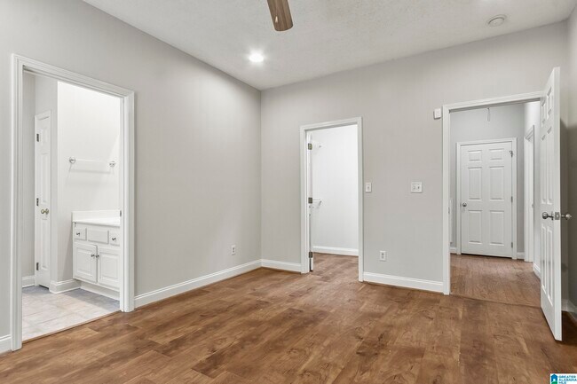 Building Photo - 1504 26th Ave E