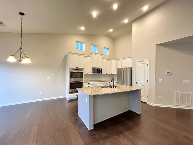 Building Photo - Stylish 3-Bed Home with Bonus Room & Private Backyard