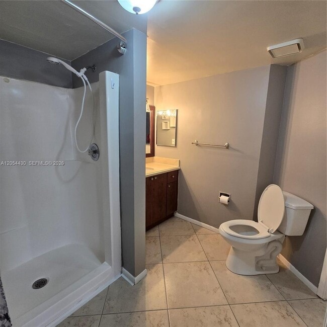 Building Photo - 9731 Fontainebleau Blvd